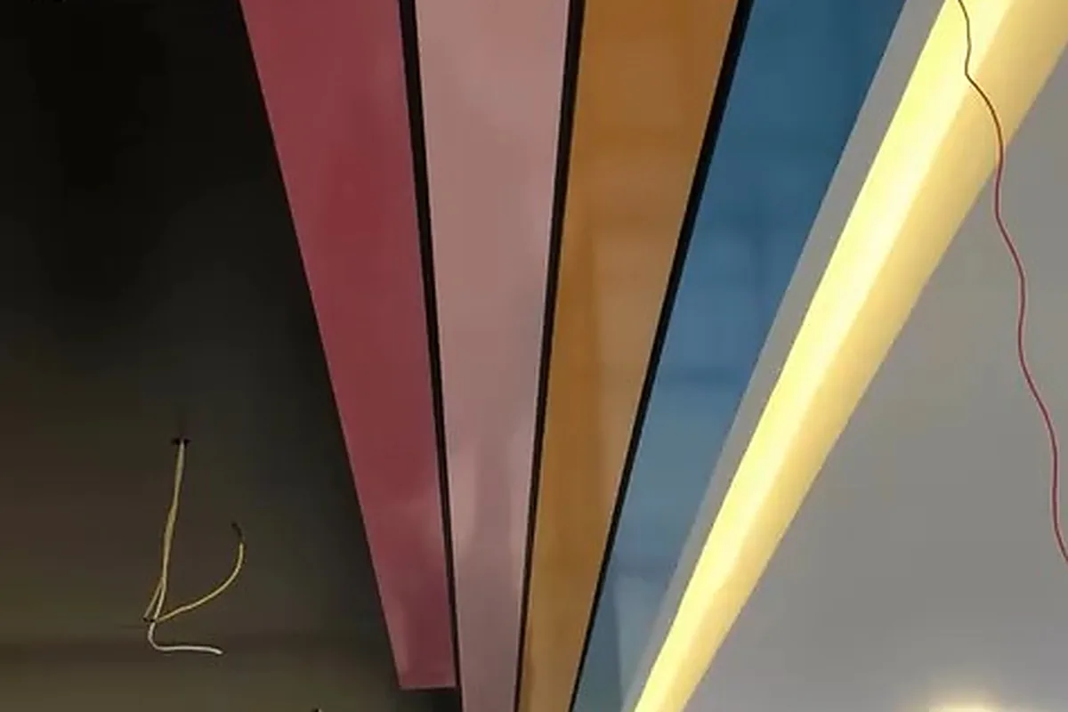 Club de Tenis Buena Vista, instalación del tumbado lacado de colores