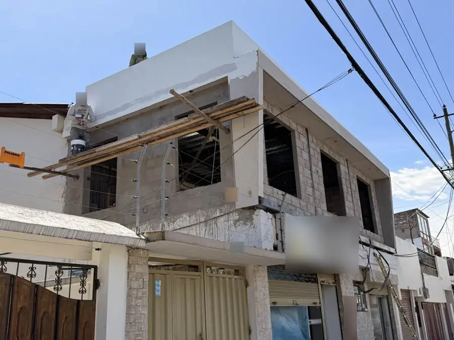 Ampliación San Carlos, fachada: enlucido y marco de fachada