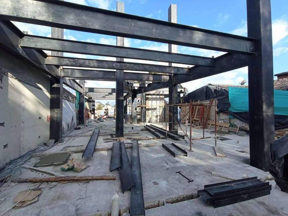 Edificio El Labrador, vigas de acero del primer nivel