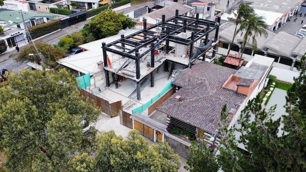 Edificio El Labrador, vista aérea de la estructura en montaje