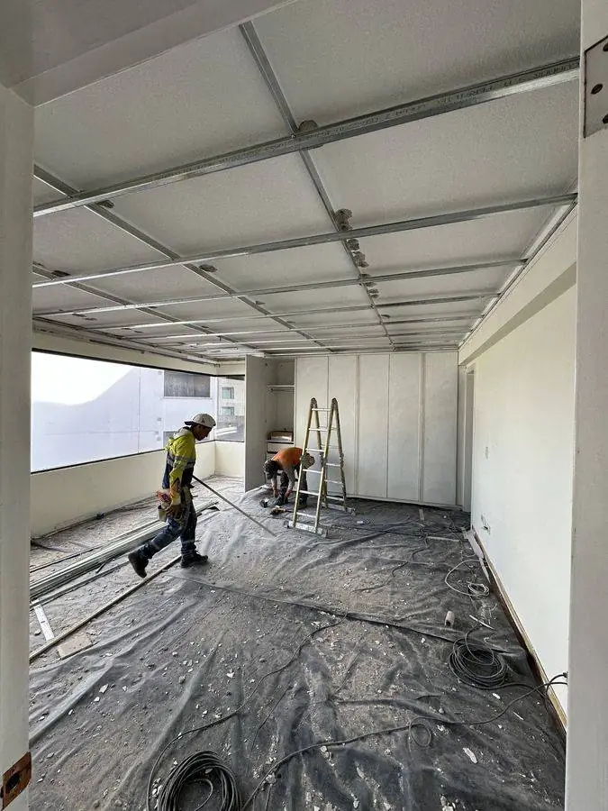Quito Tennis, estructura metálica del cielo raso de gypsum