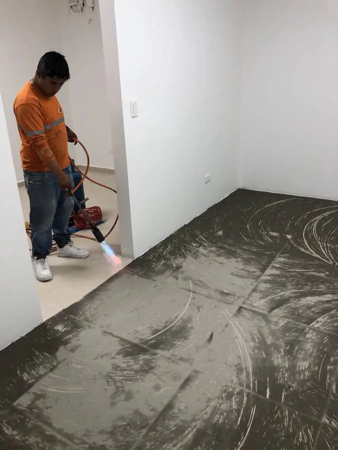 Consultorio oftalmológico, preparación del contrapiso para el piso sanitario