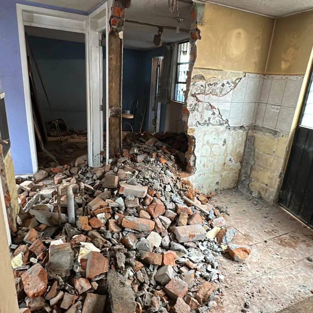 San Carlos locales comerciales, demolición de muros