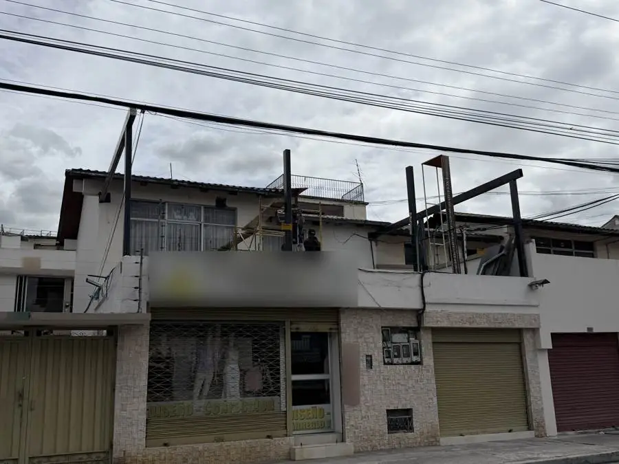 Ampliación San Carlos, estructura metálica: montaje de columnas metálicas